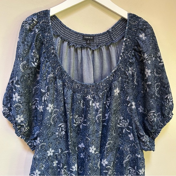 Torrid~Tiered Chambray Blue Floral Smocked Short Sleeve Dress in size 4/4X or 26 - Picture 5 of 16